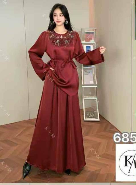 Silk set dress 
good quality 
Free size 
160 dhs🇦🇪🇦🇪

Zain295
♥️♥️♥️