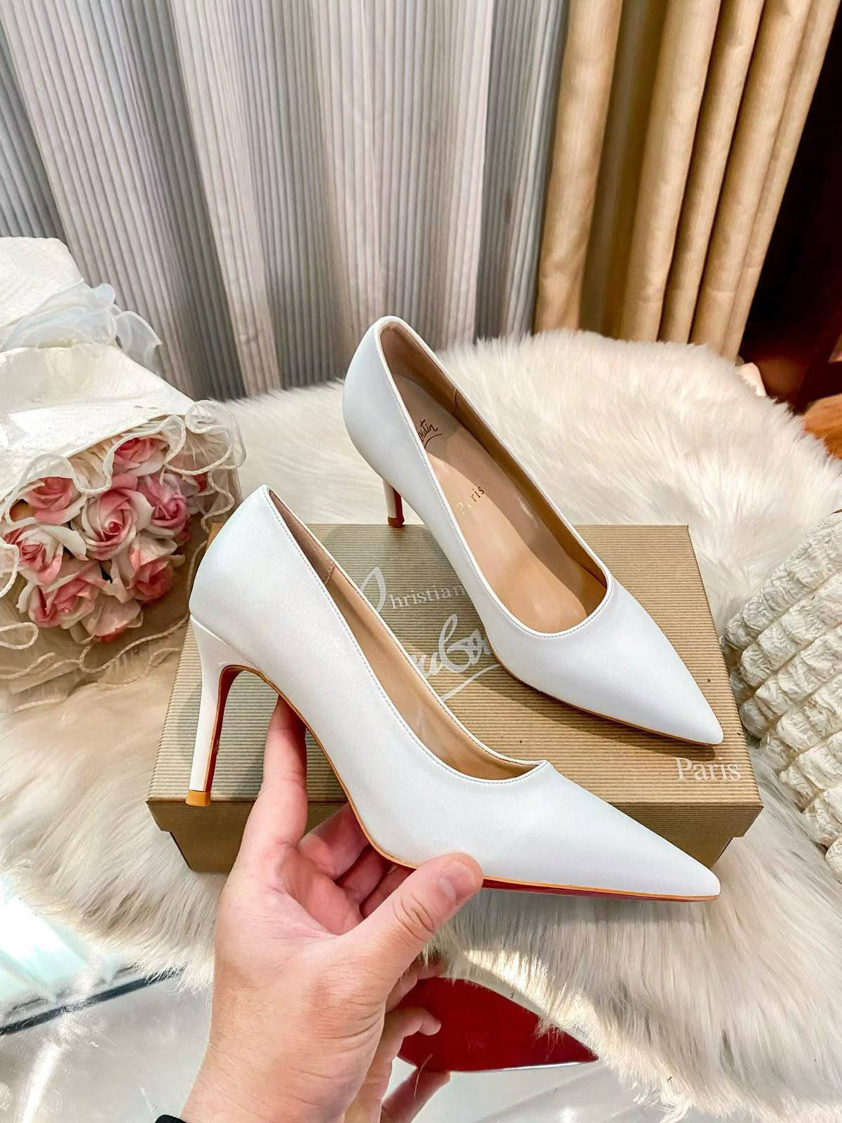 Loubotin Heels

Size 36-41
150 dhs🇦🇪🇦🇪

Zain183
♥️♥️♥️