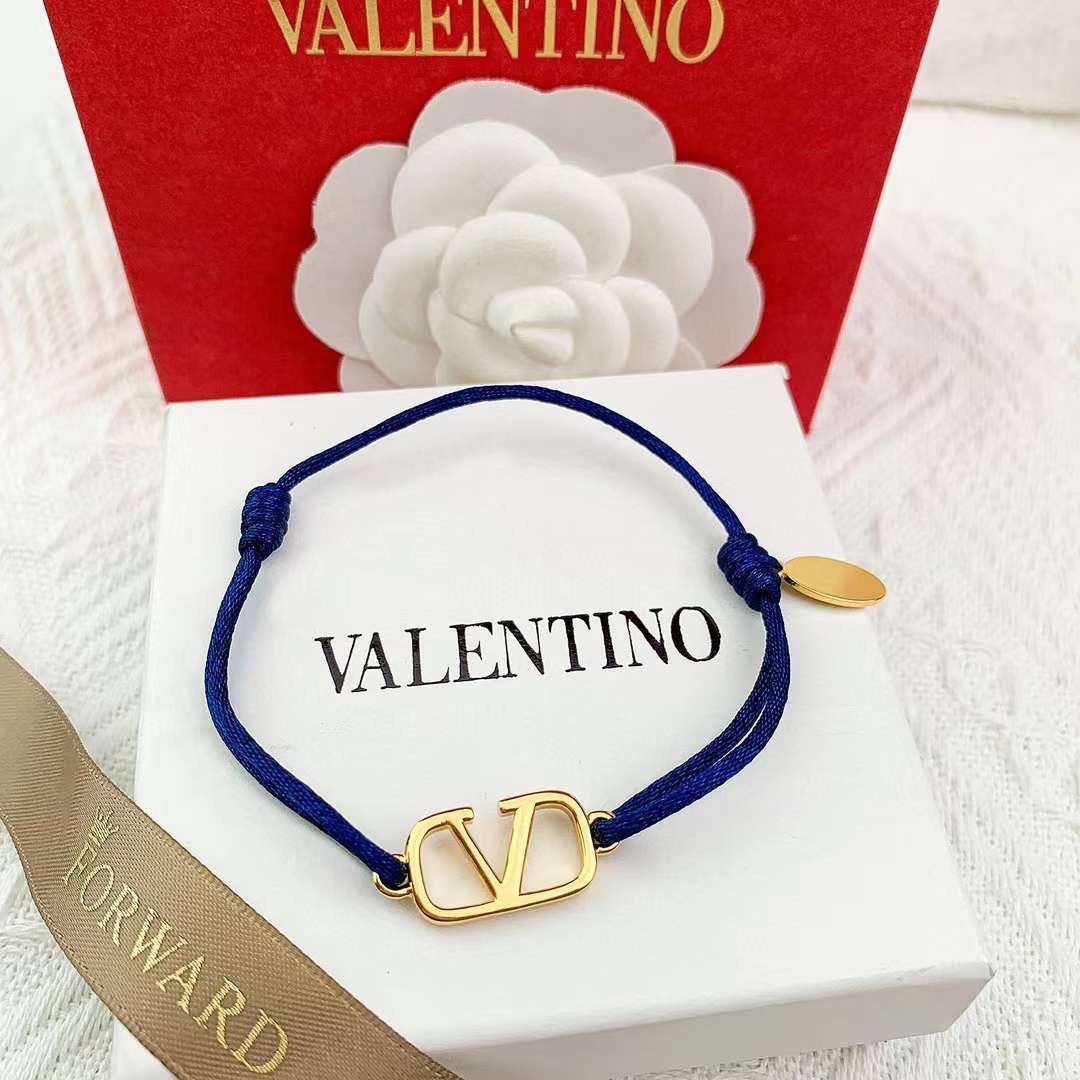 VALENTINO 
BRACELET
UNISEX
45 DHS🇦🇪🇦🇪 
WITH BOX AND PAPER BAG🎁🛍️

Zain89
♥️♥️♥️