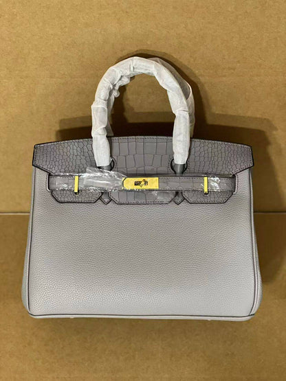 Hermes
 size 30 cm 
120 dhs❣️

Zain278
♥️♥️♥️