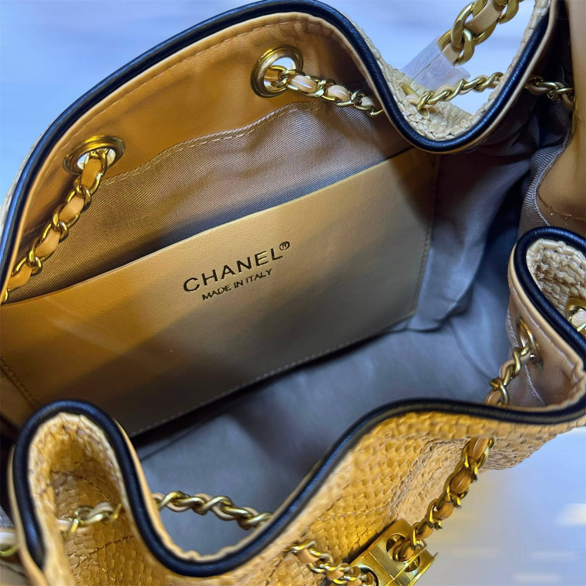 CHANEL 

RESTOCK 
HIGH QUALITY 

BIG SIZE 
125 dhs🇦🇪🇦🇪

25cm

Zain295
Zain39
♥️♥️♥️
