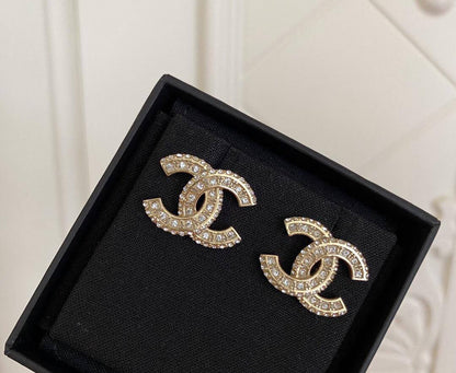 Chanel earrings* 💎
Master quality 

45 dhs❣️
normal box 📦

Zain48
♥️♥️♥️