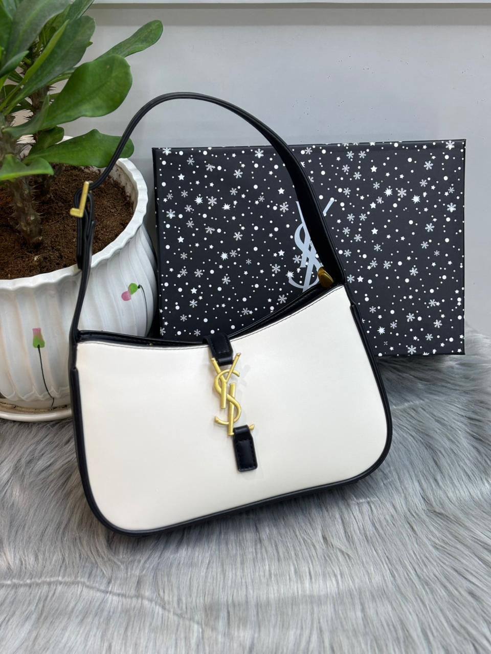 YSL 

SIZE  ………  25 CM 

95 dhs🇦🇪

with BOX
🎁🎁🎁

Zain244

اطلبوها من الوتس المثبت في الأعلى👆🏻👆🏻

تواصلو معنا 👈🏻 Zain 
For order WhatsApp pinned 👆🏻

♥️♥️♥️