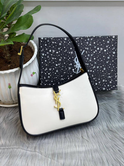 YSL 

SIZE  ………  25 CM 

95 dhs🇦🇪

with BOX
🎁🎁🎁

Zain244

اطلبوها من الوتس المثبت في الأعلى👆🏻👆🏻

تواصلو معنا 👈🏻 Zain 
For order WhatsApp pinned 👆🏻

♥️♥️♥️