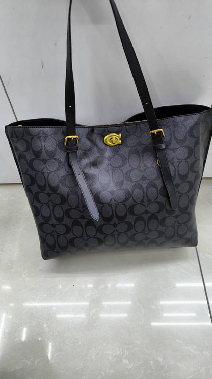 Coach
100 dhs✅

Zain203
♥️♥️♥️