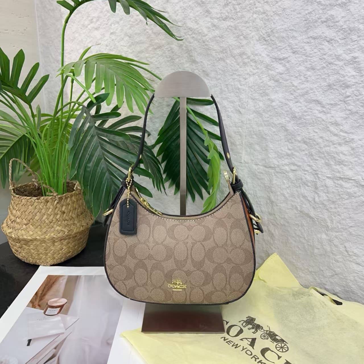 Coach Bags
70 dhs✅

Zain232
♥️♥️♥️