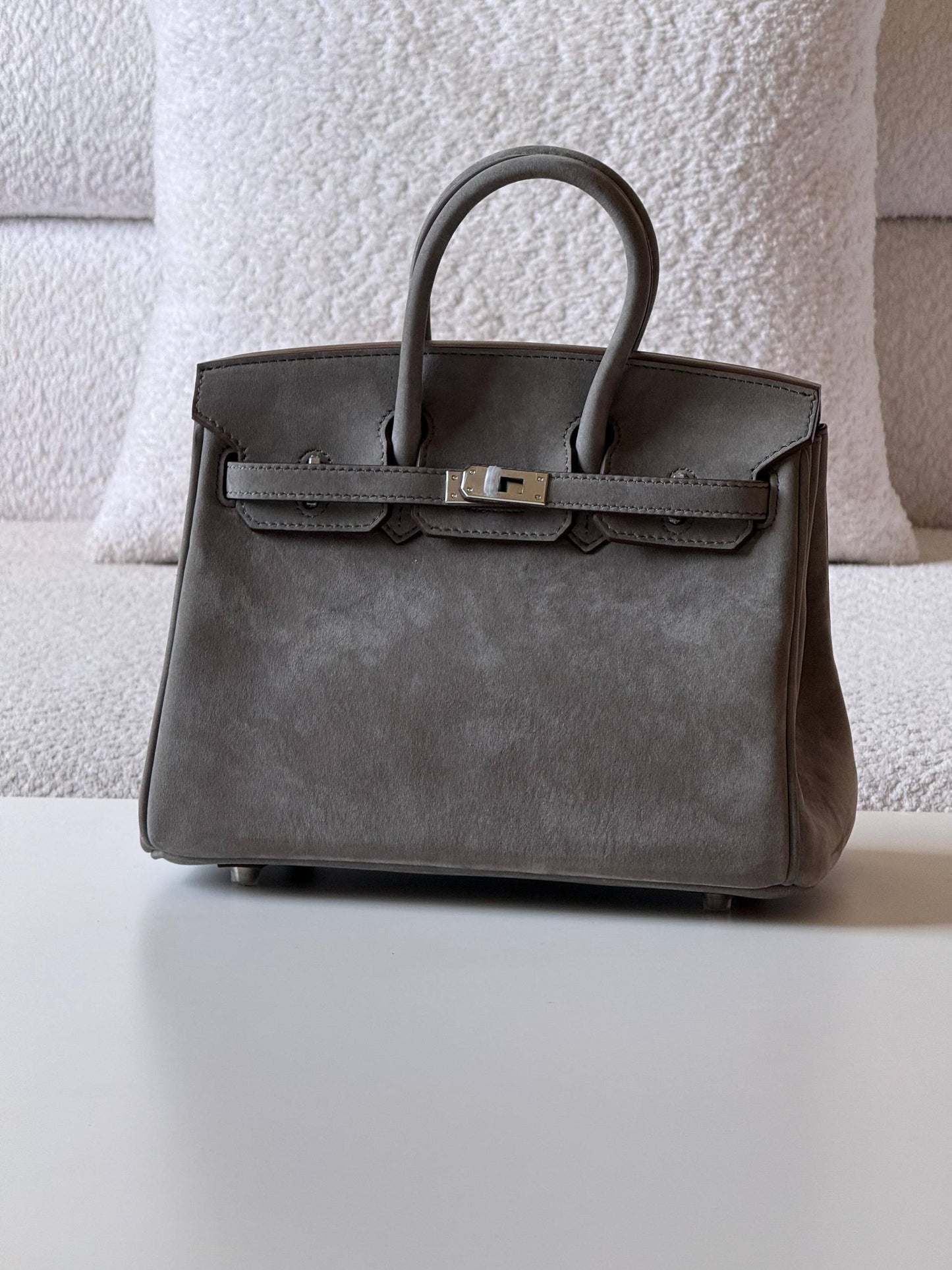 Hermes
Birkin 25cm💥Master quality ✅with box📦
🎁🎁🎁

610 dhs❣️

Zain52
♥️♥️♥️