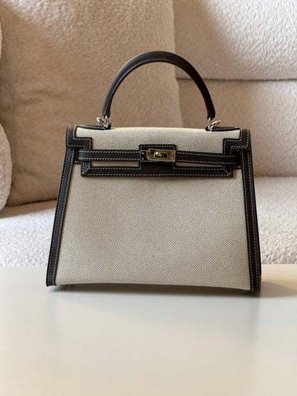 Hermes 

kelly 25cm💕master quality😍with box❤️

480 dhs❤️💚

Zain52
♥️♥️♥️