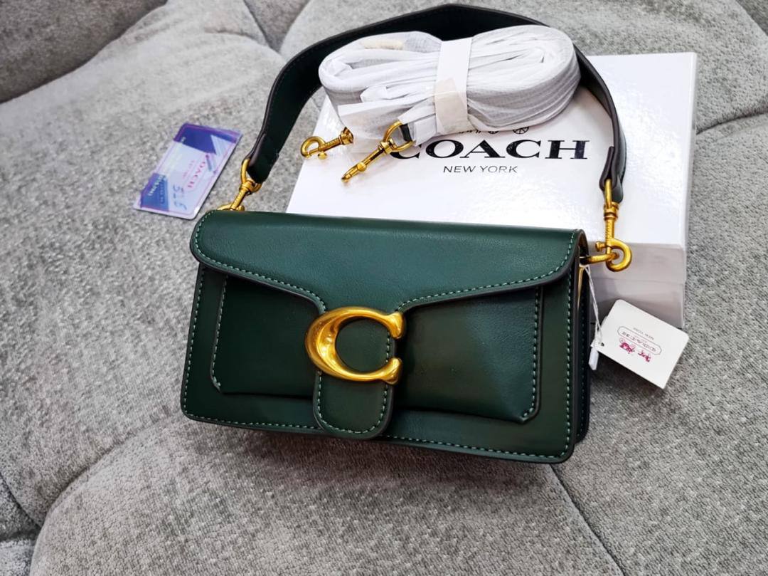 Coach
95 dhs❣️ 
high quality 

With box
🎁🎁🎁

22cm

Zain26
♥️♥️♥️
