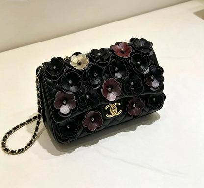Chanel
130 dhs✅
Super good quality with box

Zain35
♥️♥️♥️