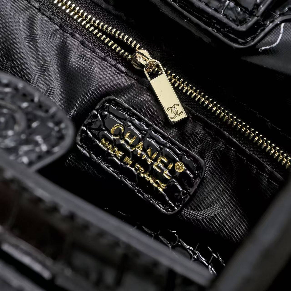 Chanel

105 dhs🇦🇪🇦🇪

size 35×13×20cm

Zain42
♥️♥️♥️