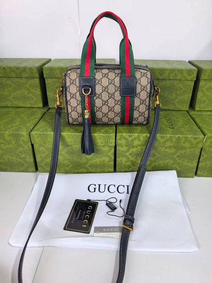 Gucci   

95 dhs👑

with box 
🎁🎁🎁

Good quality 

Zain253
♥️♥️♥️