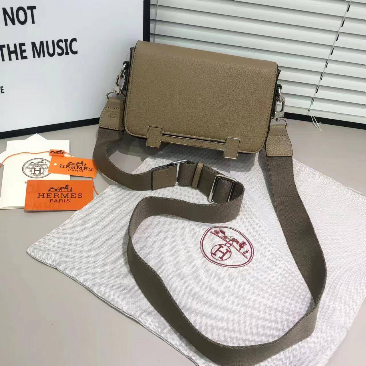 Hermes
withbox 
110 dhs🇦🇪🇦🇪

Zain143
♥️♥️♥️