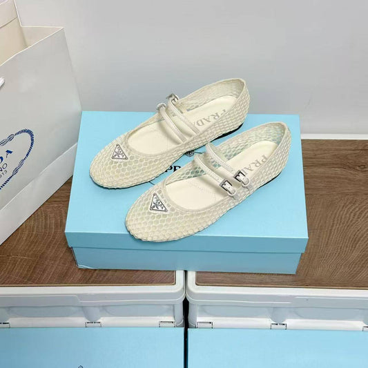 Prada
Size 36-42 
120 dhs💓

Zain57
♥️♥️♥️
