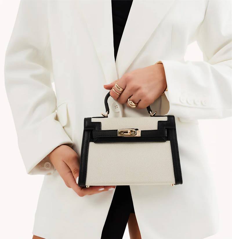 Hermes
105 dhs🇦🇪🇦🇪
With box
Size22cm

Zain219
♥️♥️♥️