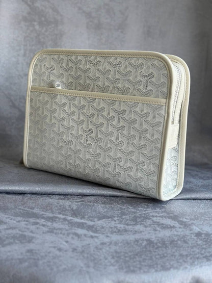 GOYARD
*Clutch Bag* 
*Master Quality* 
450 dhs✅

Zain179
♥️♥️♥️