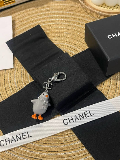 CHANEL ❤️‍🔥*
Key chain ⛓️‍💥 
Master quality 💯
With normal boxes 🗃️ 
55 dhs✅
With master box 🗃️ 
70 dhs✅

Zain216
♥️♥️♥️