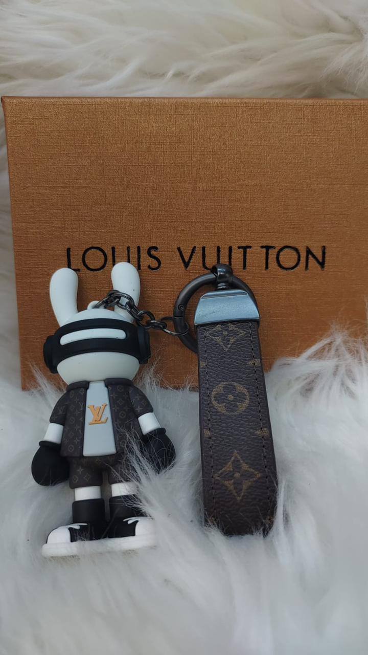 LV key holders & bags charm accessories
All sizes price 
55 dhs✅

Zain88
♥️♥️♥️