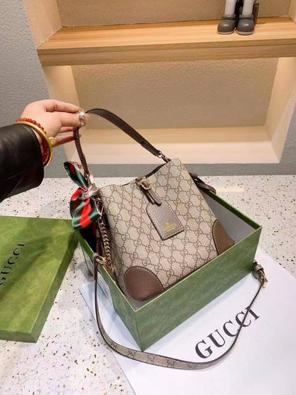 Mixed bags 

100 dhs🪙🖤

good quality

Zain143
♥️♥️♥️