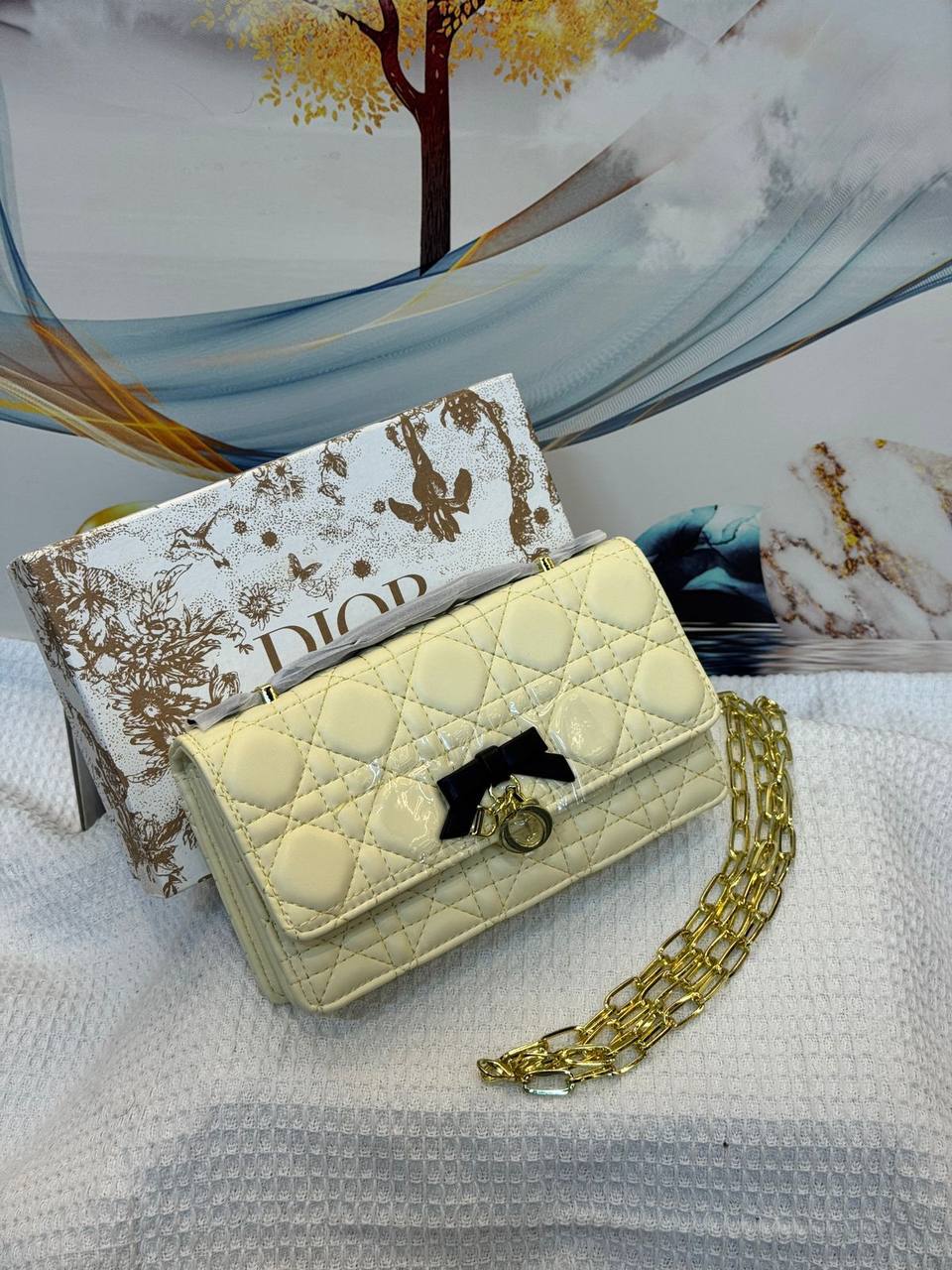 DIOR
Best quality with box
110 dhs💓
size 21CM

Zain290
♥️♥️♥️
