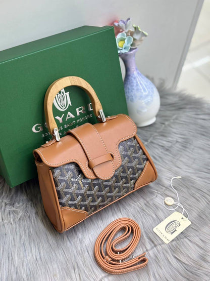 Goyard 

SIZE 20 CM    

 115 dhs🇦🇪🇦🇪

Withbox

Zain244
♥️♥️♥️