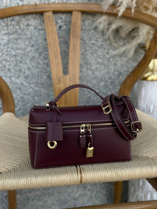 LORO PIANA
22cm
350 dhs❤️
Top quality
With box🎁

Zain167
♥️♥️♥️