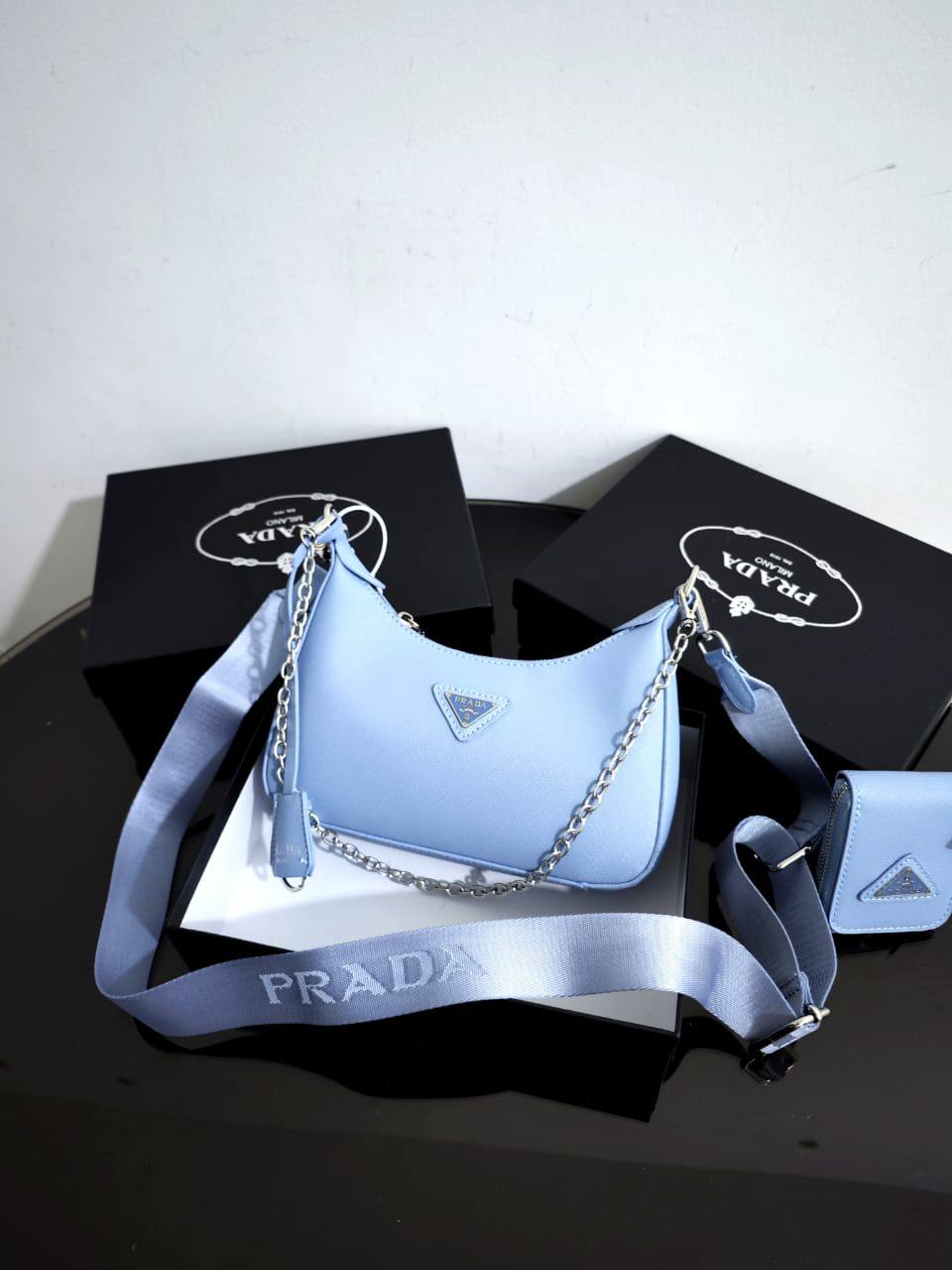Prada

100 dhs🇦🇪🇦🇪
with box
size 24cm

Zain26
♥️♥️♥️