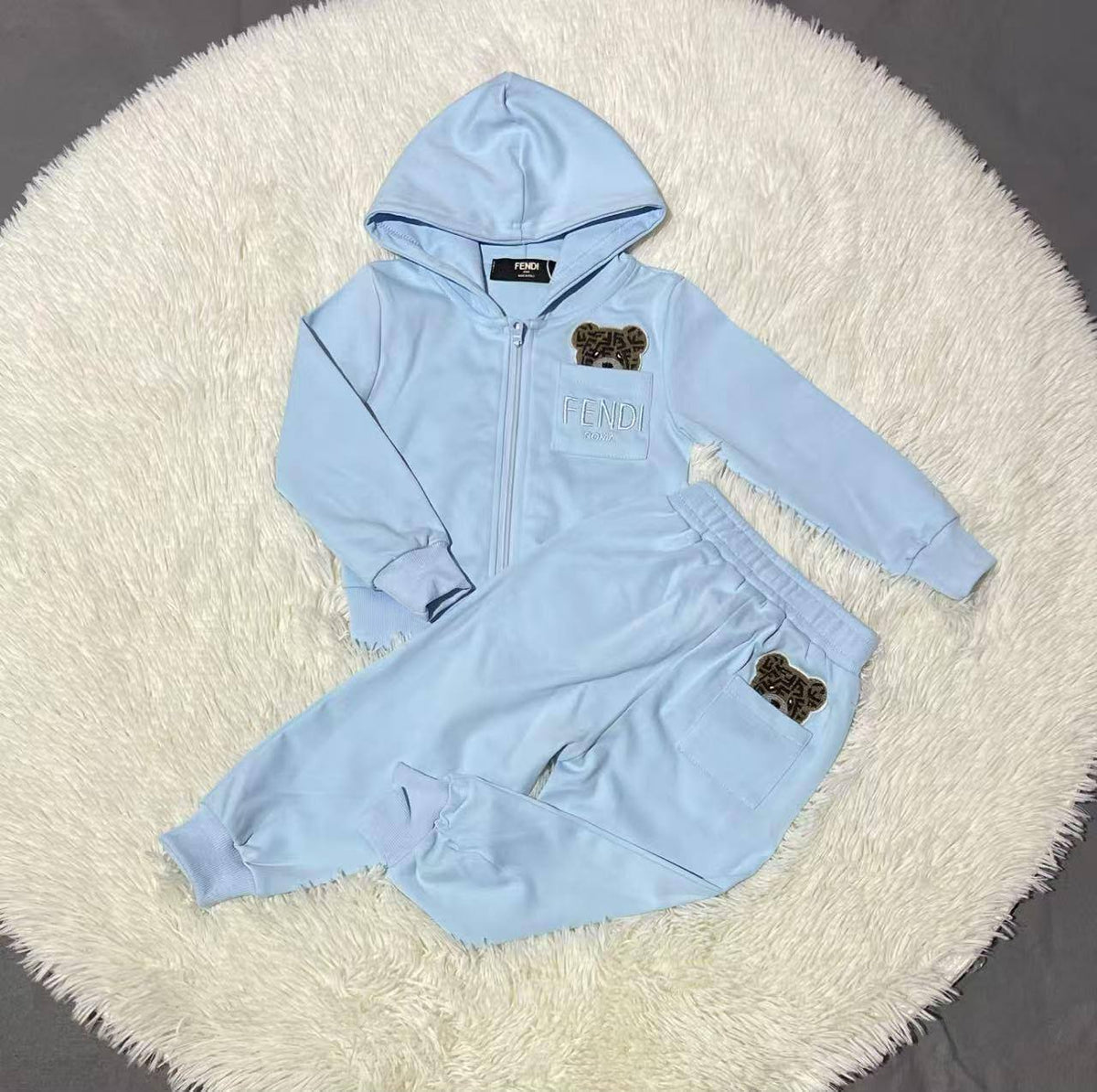 Fendi
D&G

1-9y 

110 dhs

Zain151
♥️♥️♥️