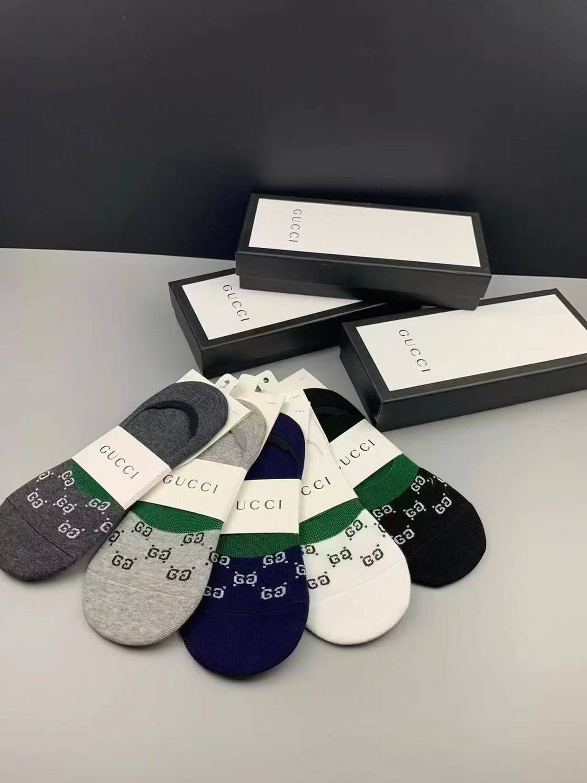 Socks
With box 
45 dhs✅
Inside box…5pc

Zain93
♥️♥️♥️