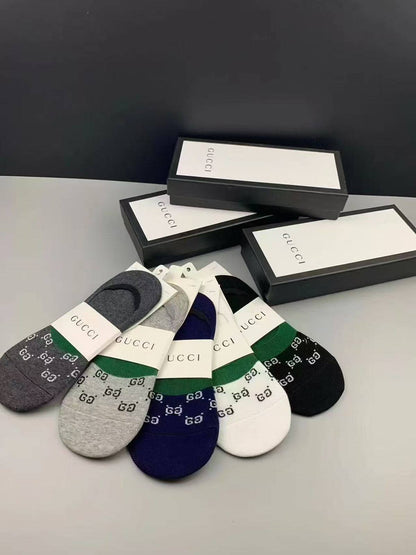 Socks
With box 
45 dhs✅
Inside box…5pc

Zain93
♥️♥️♥️