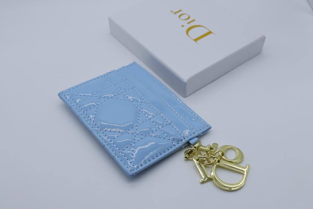 Dior Card holder
45 dhs🪙💕

Zain33
♥️♥️♥️