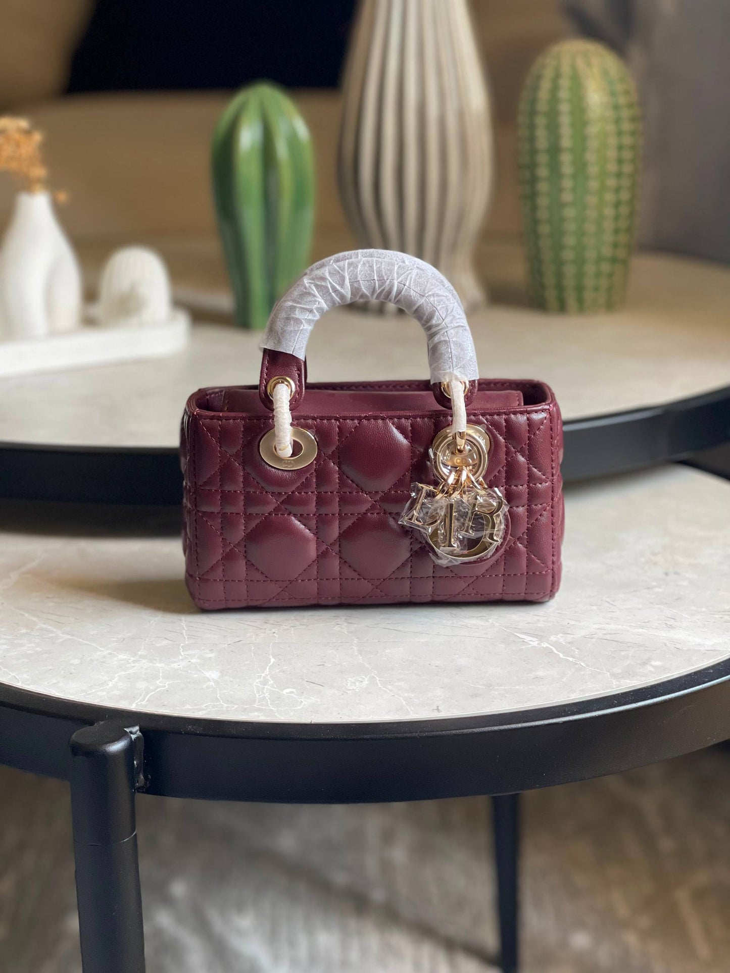 DIOR
Size- 16Cm💥
Available original box 📦 
With full packing 🎀🎀
Super high quality 💥💥
For Price 👇 WhatsApp✅
0568585901 
0507557372
0552275751 Owner Zain 👌

Zain283
♥️♥️♥️