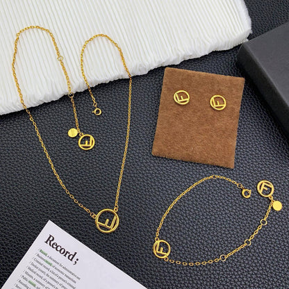 FENDI 
Necklace 🦋
Earring💥
Bracelet 🍁
Master quality 💯
With normal boxes 🗃️ 
115 dhs🇦🇪🇦🇪

With master box 📦 
125 dhs🇦🇪🇦🇪

Zain216
♥️♥️♥️