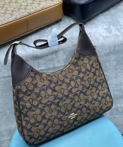 Coach
105 dhs🗽
Size 35 cm

Zain175
♥️♥️♥️