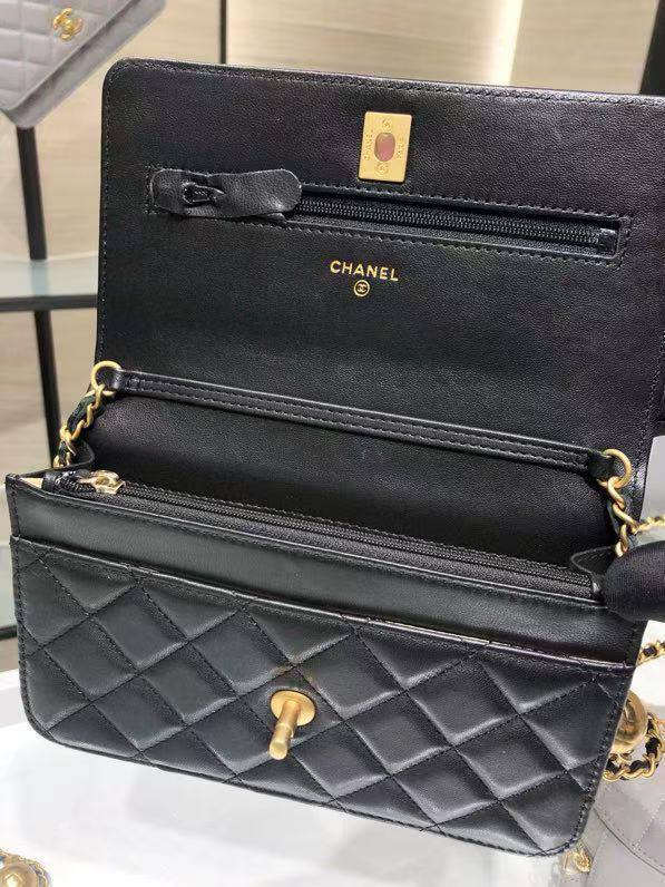 Chanel CC Pearl Crush Wallet On Chain✅*
*Size 20 cm*
For Price 👇 WhatsApp✅
0568585901 
0507557372
0552275751 Owner Zain 👌

Zain274
♥️♥️♥️