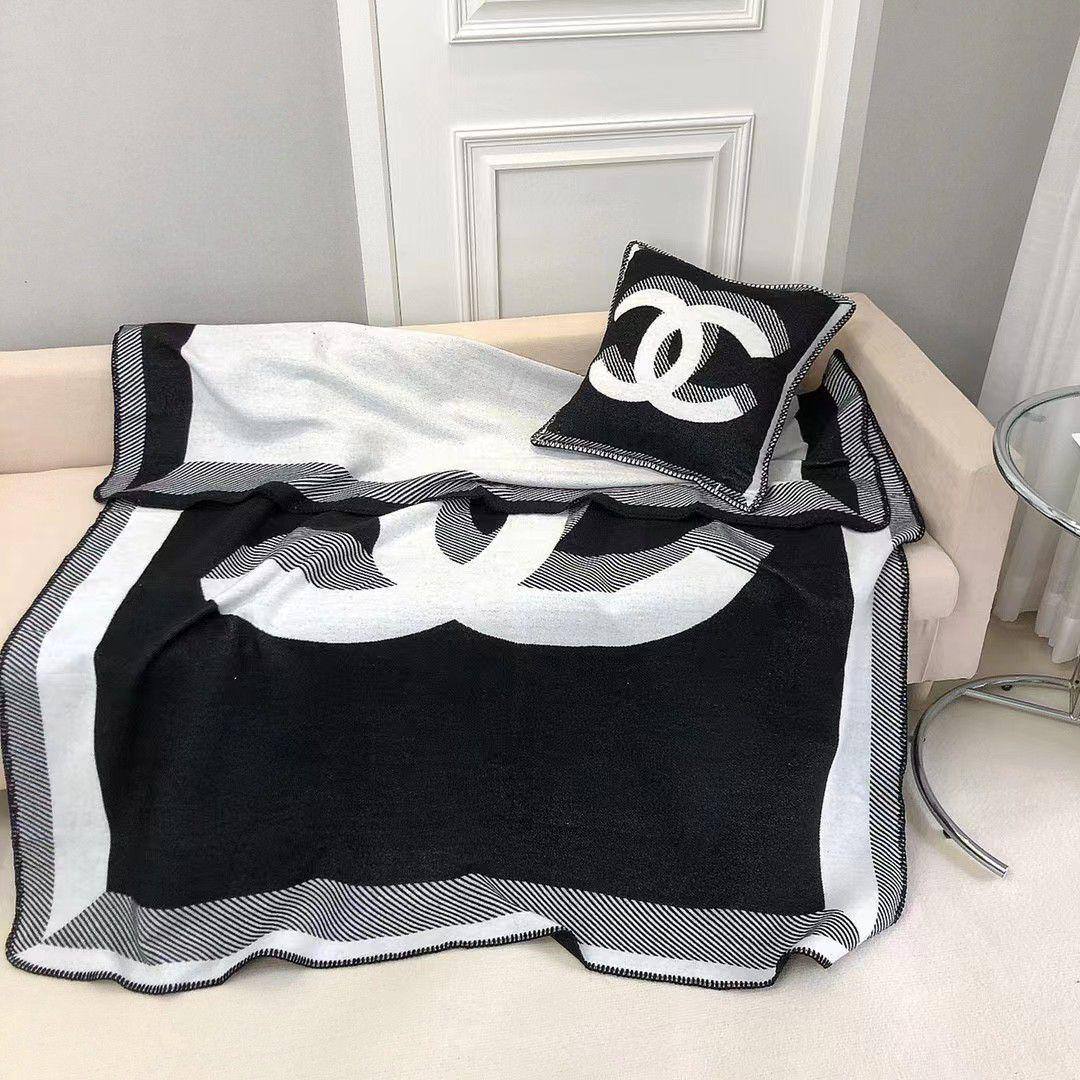 BLANKETS

100 dhs🇦🇪🇦🇪🇦🇪

SIZE: 130*150cm

Zain88
♥️♥️♥️