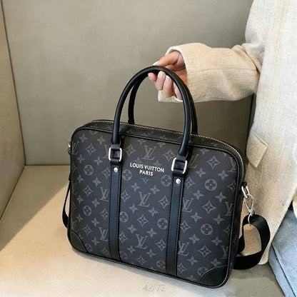 LV
LAPTOP BAG GOOD QUALITY  
90 dhs💓

Zain39
♥️♥️♥️