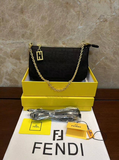 Fendi 

80 dhs✅

with box
🎁🎁🎁

size 22×3×13cm

Zain213
♥️♥️♥️