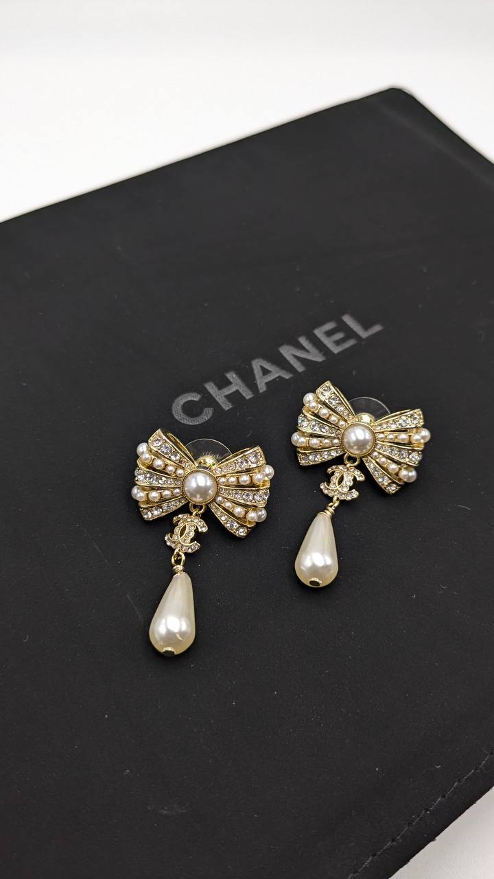 VCA
*Master Quality* 
*Necklace & Earrings*
130 dhs🇦🇪🇦🇪 with Normal Box 🎁 
160 dhs🇦🇪🇦🇪 with Good box 🎁
190 dhs🇦🇪🇦🇪 with Master Box 🎁

Zain210
♥️♥️♥️