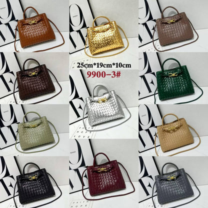 BOTTEGA 
GOOD QUALITY 
WITH BOX 
120 dhs💛
Size: 25cm

Zain295
♥️♥️♥️