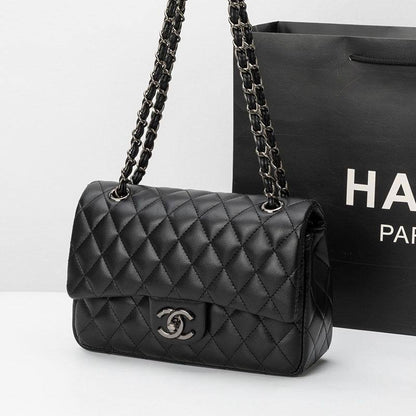 Chanel
Best quality

With box’s
🎁🎁🎁

95 dhs🪙🌨️
size 26cm

Zain158
♥️♥️♥️