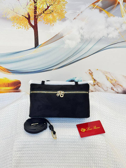 LORO PIANA

Best quality 
with box
85 dhs🇦🇪🇦🇪

size 19CM

Zain290
♥️♥️♥️