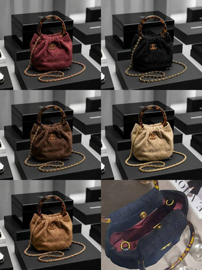 CHANEL ᴍɪɴɪ ʜᴏʙᴏ
ᴛᴏᴘ ʜᴀɴᴅʟᴇ ʙᴀɢ
sᴜᴇᴅᴇ ʟᴇᴀᴛʜᴇʀ ᴍᴀᴛᴇʀɪᴀʟ
ᴡɪᴛʜ ᴛᴏʀᴛᴏɪsᴇ sʜᴇʟʟ
ᴘʟᴇxɪ ɢʟᴀss ʜᴀɴᴅʟᴇ
ᴡɪᴛʜ ɢᴏʟᴅ ᴄʜᴀɪɴ ʙᴇʟᴛ sᴛʀᴀᴘ
sɪᴢᴇ : 18 cm
ᴡɪᴛʜ BOX
🎁🎁🎁

90 dhs✅

Zain31
♥️♥️♥️