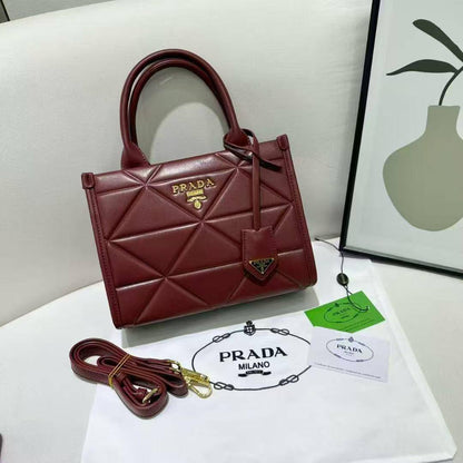 Prada
95 dhs✅
high quality
24cm

Zain26
♥️♥️♥️