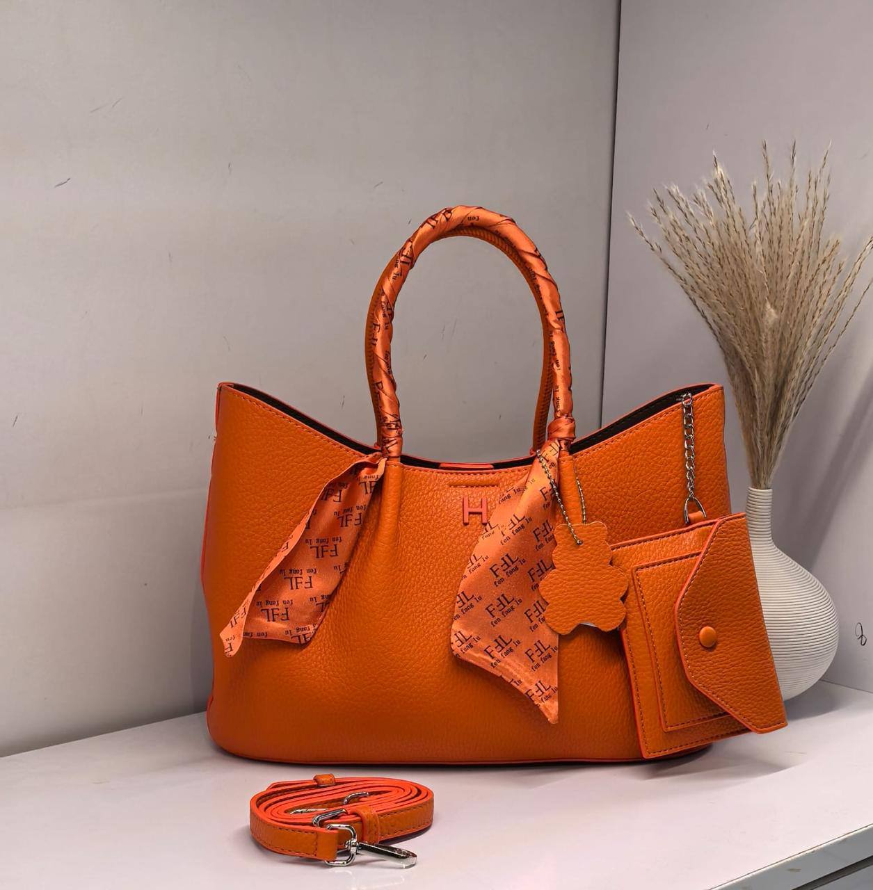 Hermes
120 dhs✅
Size 35 cm

Zain161
♥️♥️♥️