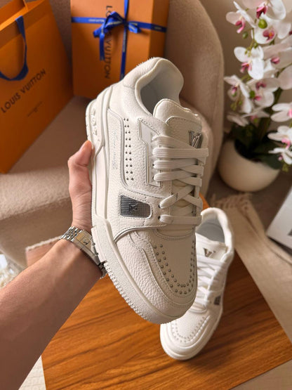 LV Trainer Sneaker
*AAA quality*
*size: 40 to 46*
550 dhs🪙💕

Zain185
♥️♥️♥️