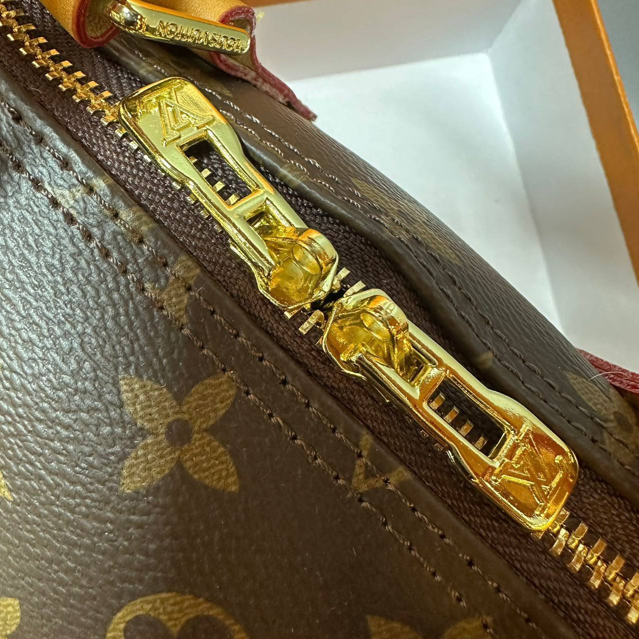 LV SPEEDY 
SMALL SIZE 
 GOOD QUALITY
 WITH BOX 
🎁🎁🎁

85 dhs✅

Zain295
♥️♥️♥️