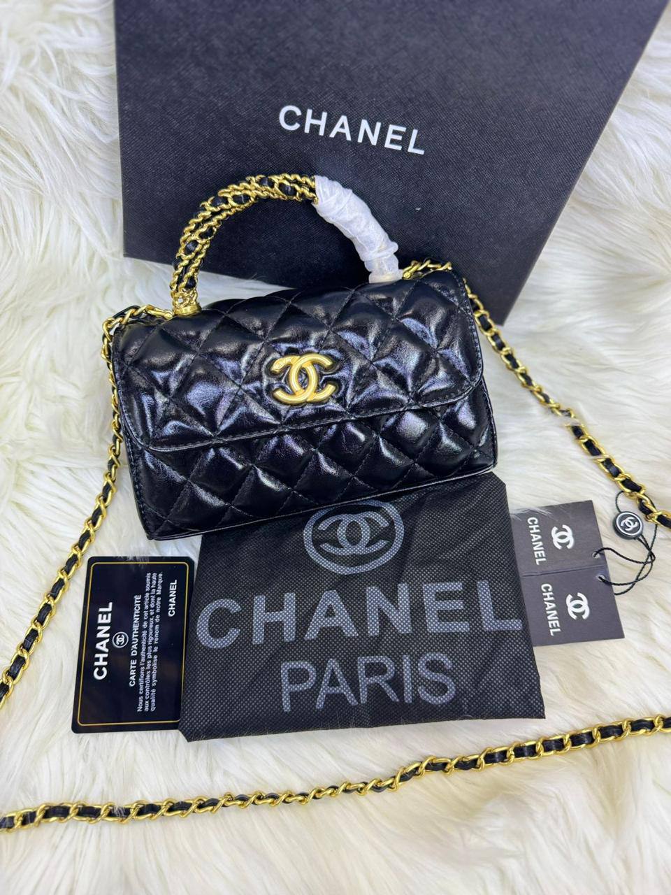 Chanel Kelly
Size : 19 * 12 * 4 cm
85 dhs🪙🖤
with box🎁

Zain115
♥️♥️♥️