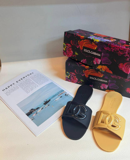 D&G
*🔥new arrival🔥✌️*
Size 36to41
60 dhs🪙

Zain236
♥️♥️♥️