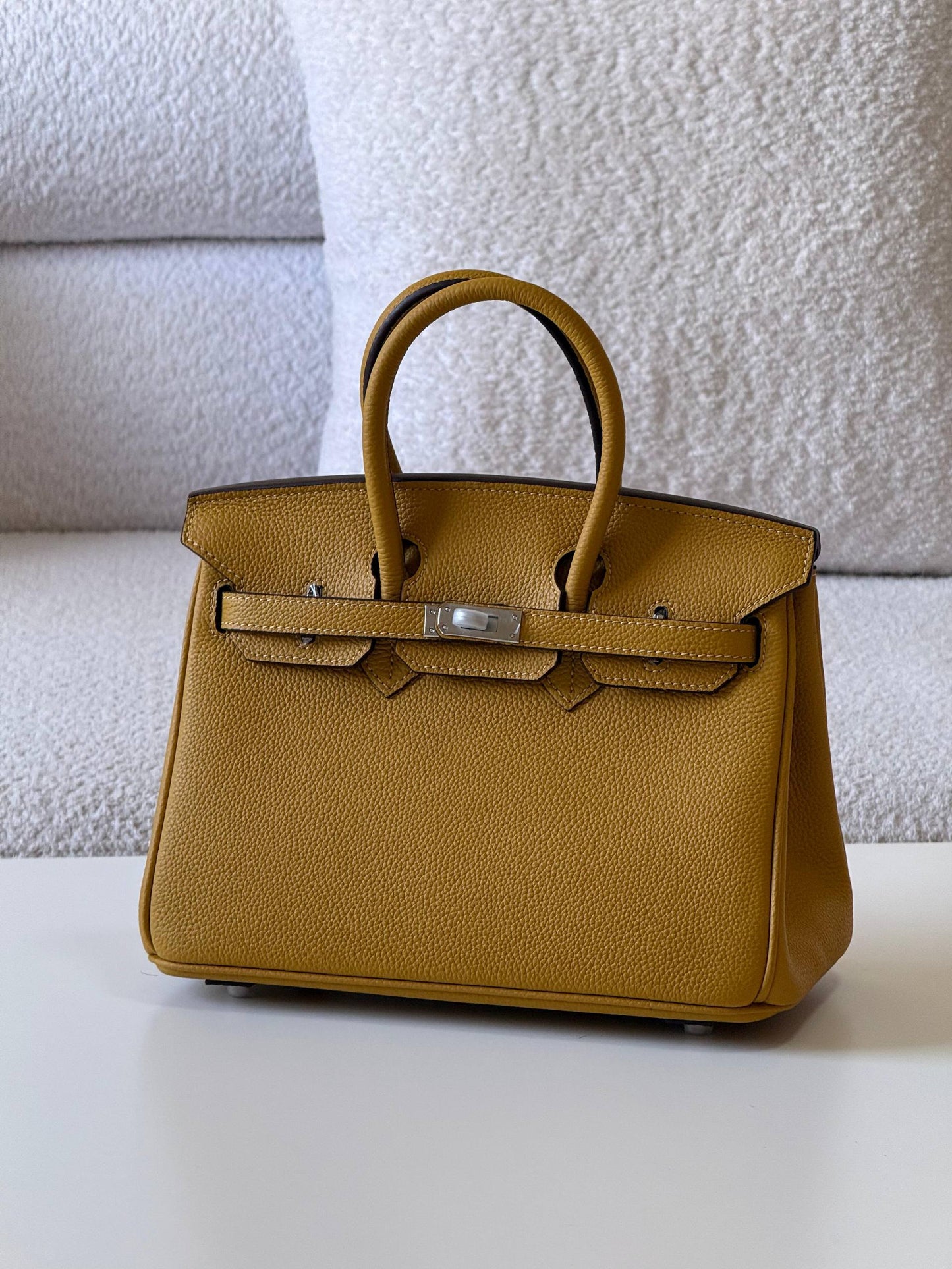 Hermes birkin 25cm💕master quality😍

with box❤️
🎁🎁🎁

400 dhs🪙🌨️

Zain52
♥️♥️♥️